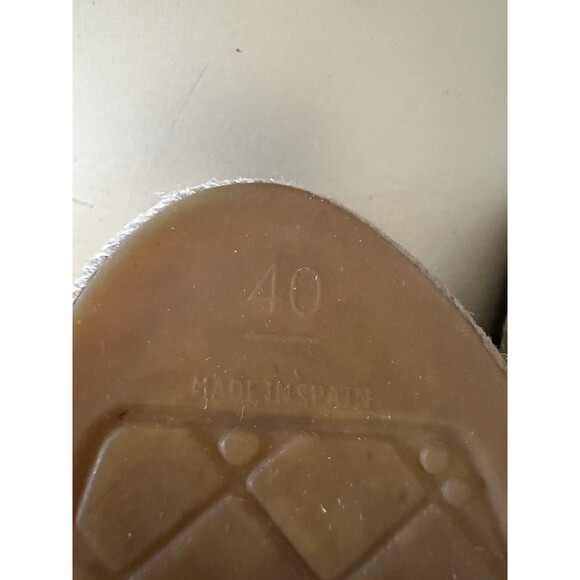 Chanel Camellia espadrilles black size 40, Runs Small ( See measurements) more l - Picture 13 of 16